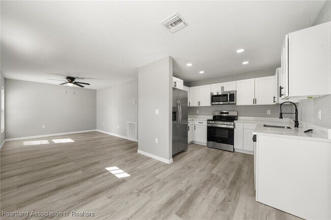 Building Photo - 6303 Red Cedar Rd