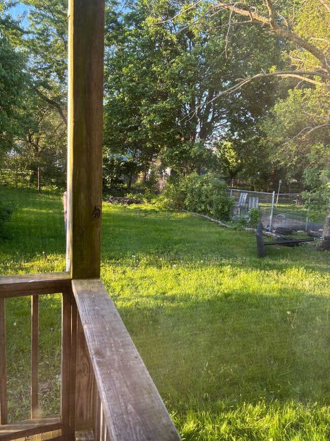 Building Photo - Charming 3-bedroom home, ready for you! Se...
