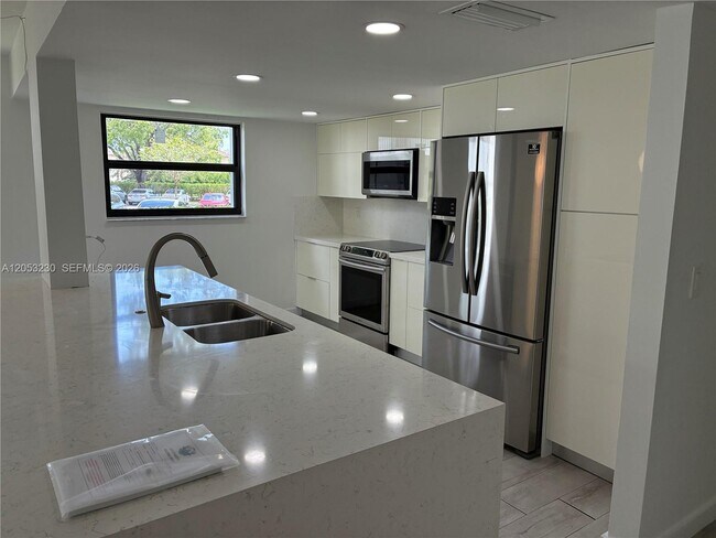 Building Photo - 16141 Blatt Blvd