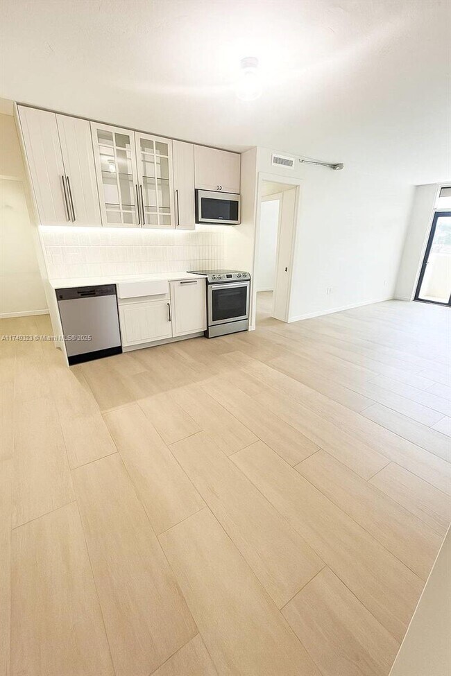 Building Photo - 10185 Collins Ave