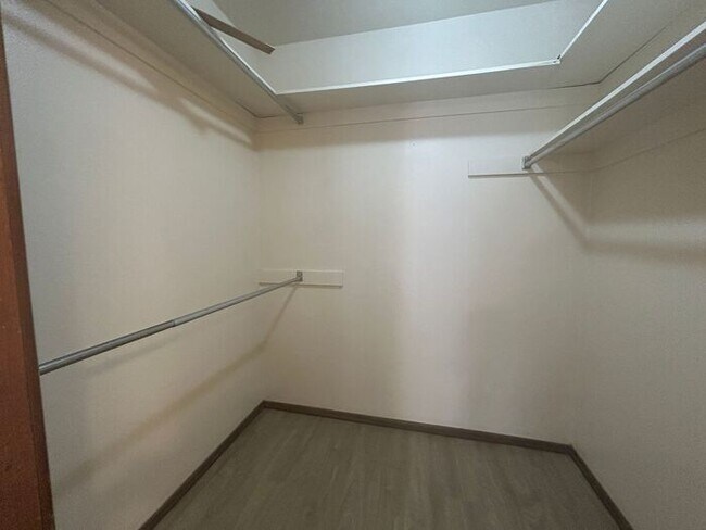 Building Photo - 2141 E Manhatton Dr