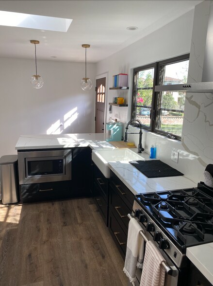 Building Photo - 1019 S Sierra Bonita Ave