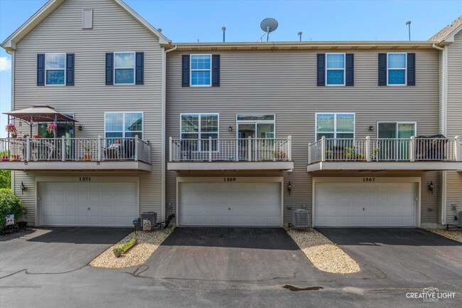 Building Photo - 1569 Deer Pointe Dr