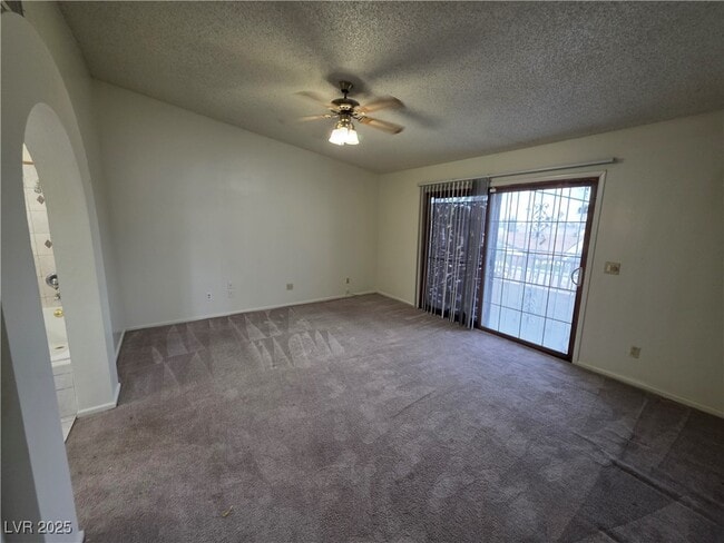 Building Photo - 321 S Bent Creek Dr