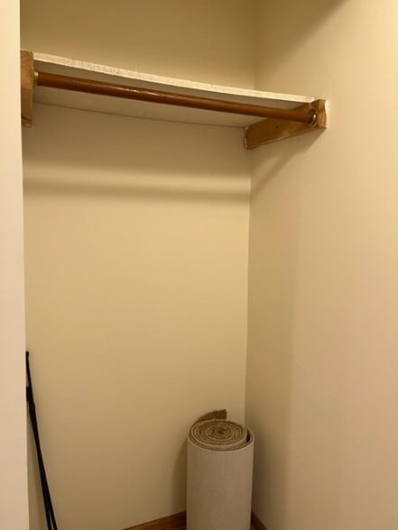 Building Photo - 922 S Grove Ave