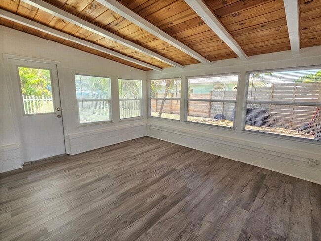 Building Photo - 341 Bayshore Dr