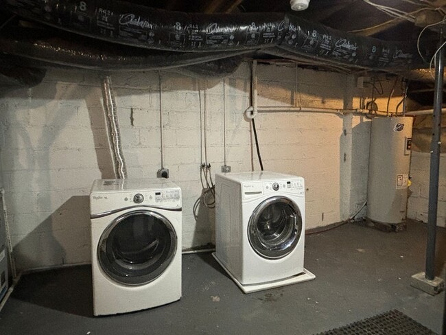 Building Photo - 2 Bed, 2 Bath Minutes from Downtown!