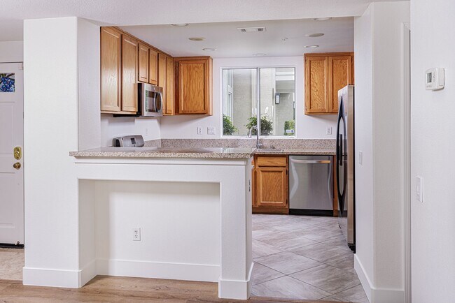 Building Photo - Charming Ground-Level Condo in California ...