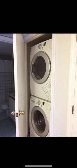 Building Photo - 75 Brainerd Rd