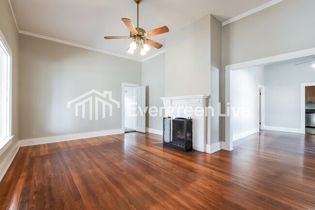 Building Photo - 600 S Center St