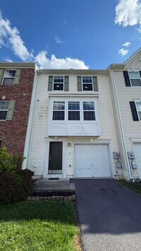 Building Photo - 38 Lombard Ln