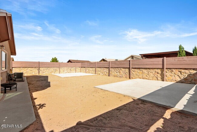 Building Photo - 14413 Desert Sage Dr