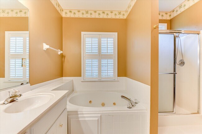 Building Photo - 2937 Hillcreek Dr