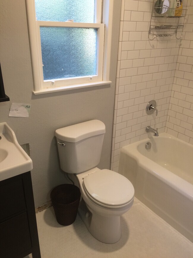 Building Photo - 119 Jewell Ct