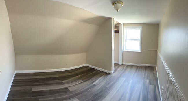 Building Photo - 10 Perley St