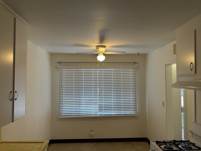 Building Photo - Modesto 1 Bedroom 1 Bathroom Duplex