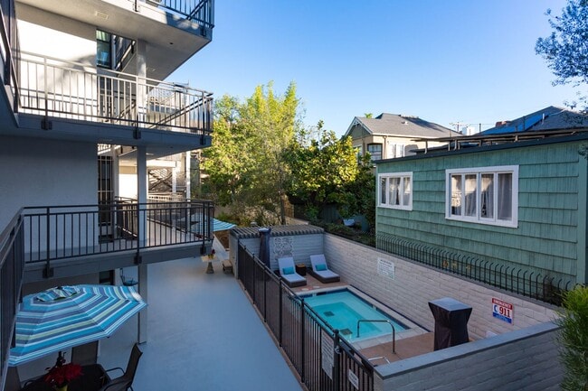 Building Photo - Stunning Bay View Condo in Bankers Hill