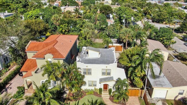 Building Photo - 607 Flamingo Dr