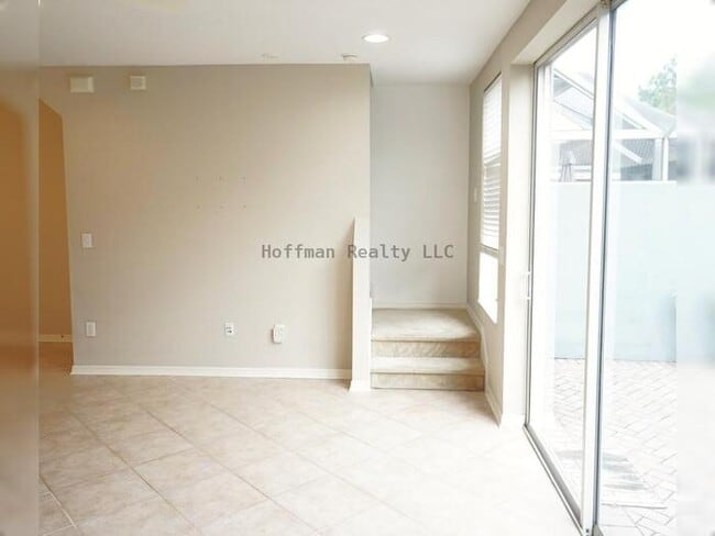 Building Photo - 3 Bed, 2.5 Bath two story townhome in High...