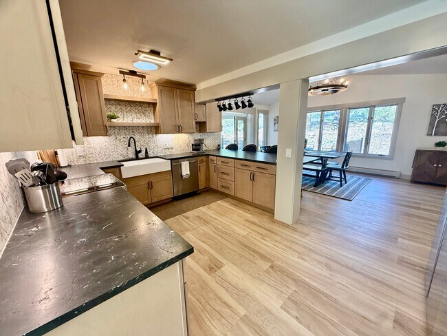 Building Photo - 2945 Aspen Dr