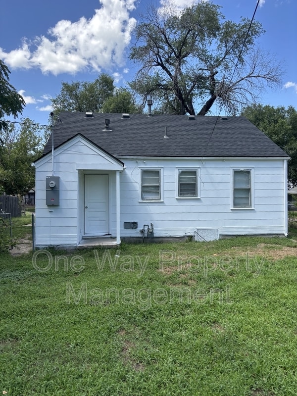Building Photo - 1729 E Looman St