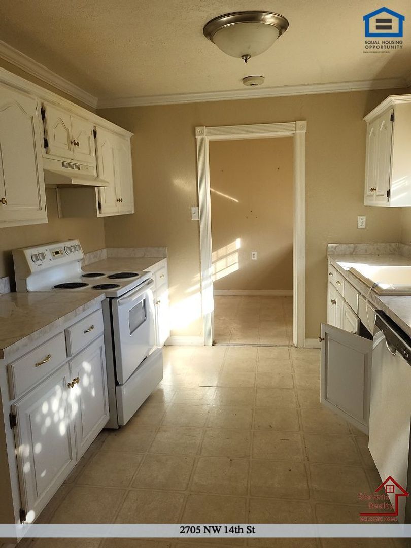 Building Photo - 2705 NW 14th St