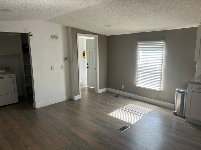 Building Photo - 4770 Naranja Way