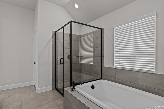 Building Photo - 1318 Taubenfeld