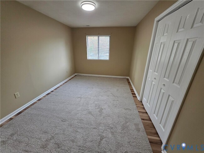 Building Photo - 4003 Governors Square