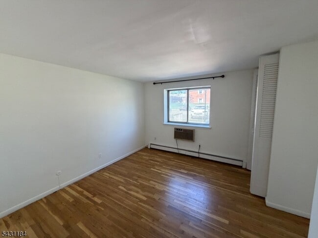 Building Photo - 199 N Beverwyck Rd