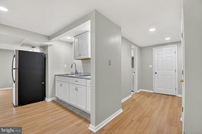 Building Photo - 1900 Middlebridge Dr