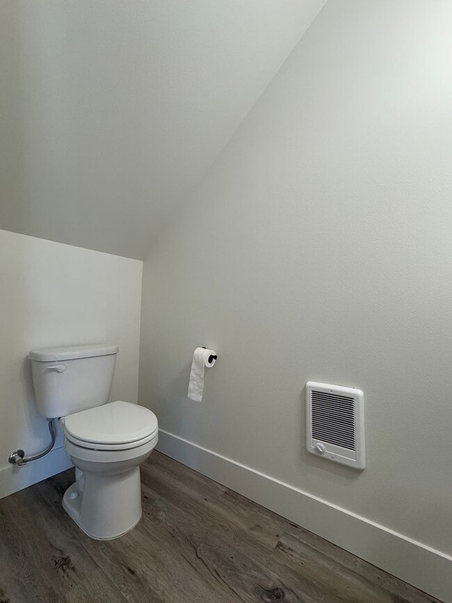 Building Photo - Peaceful Living Just Minutes from Town