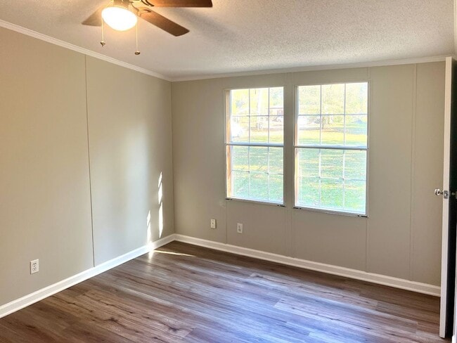 Building Photo - Manufactured Home in the Country