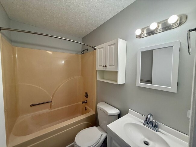 Building Photo - Maryville 37803 - Charming and freshly updated 1-bedroom, 1-bath duplex - Lawncare and water is i...