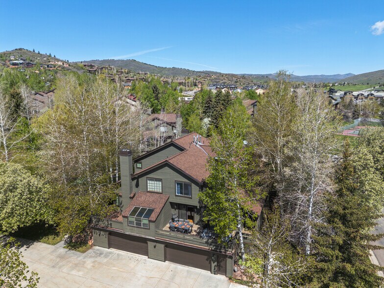Building Photo - 3061 Fawn Dr