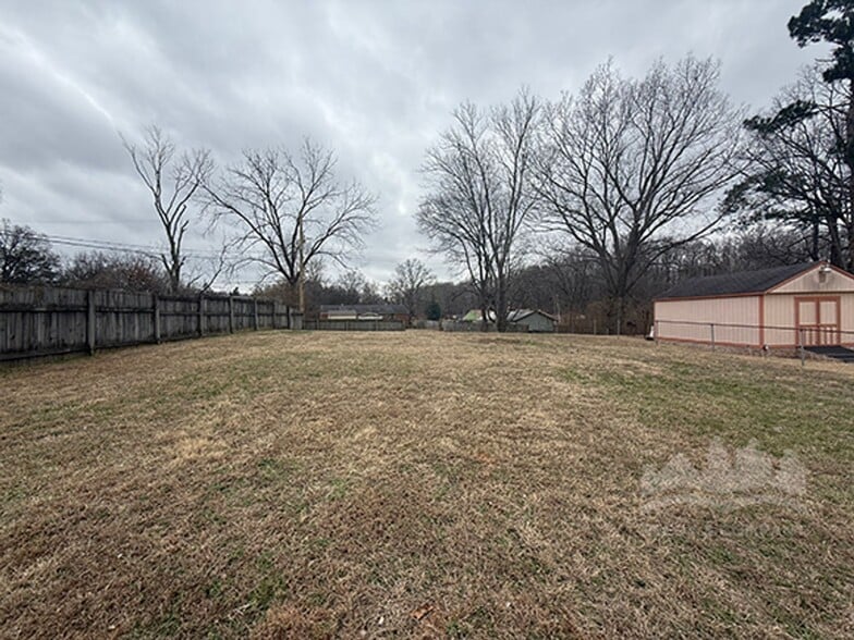 Building Photo - 2759 Southmeade Ave