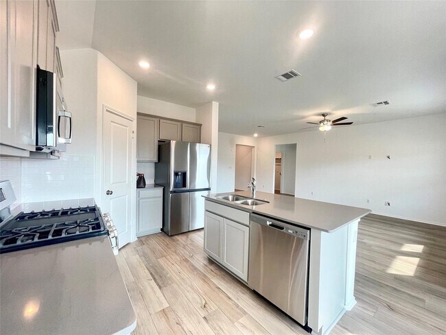 Building Photo - 431 Sebring Cir