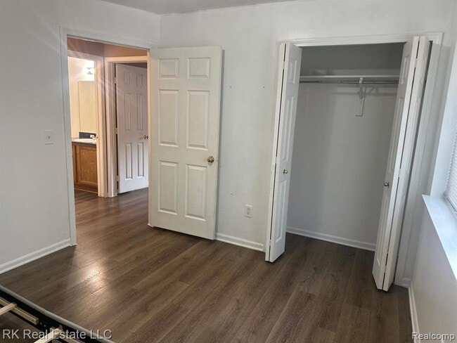 Building Photo - 3581 Reeves Dr