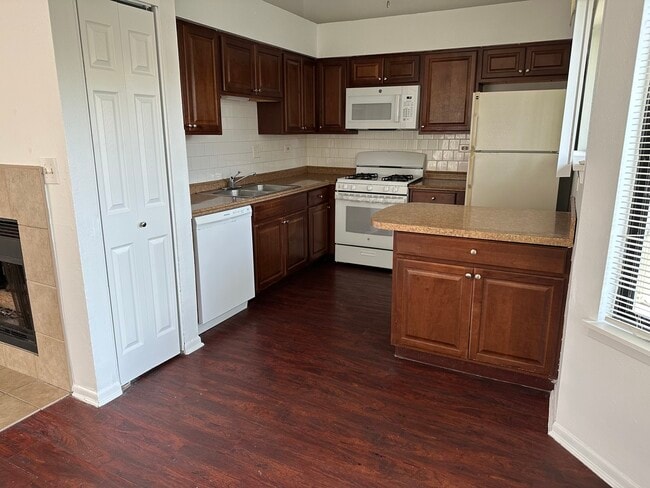 Building Photo - 1002 Pheasant Run Ln