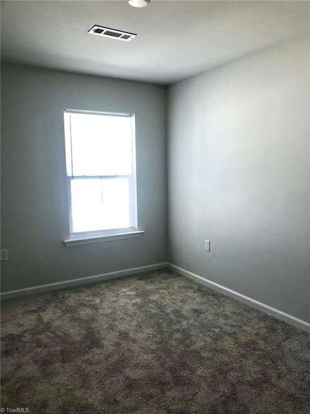 Building Photo - 825 Falls Grove Trl