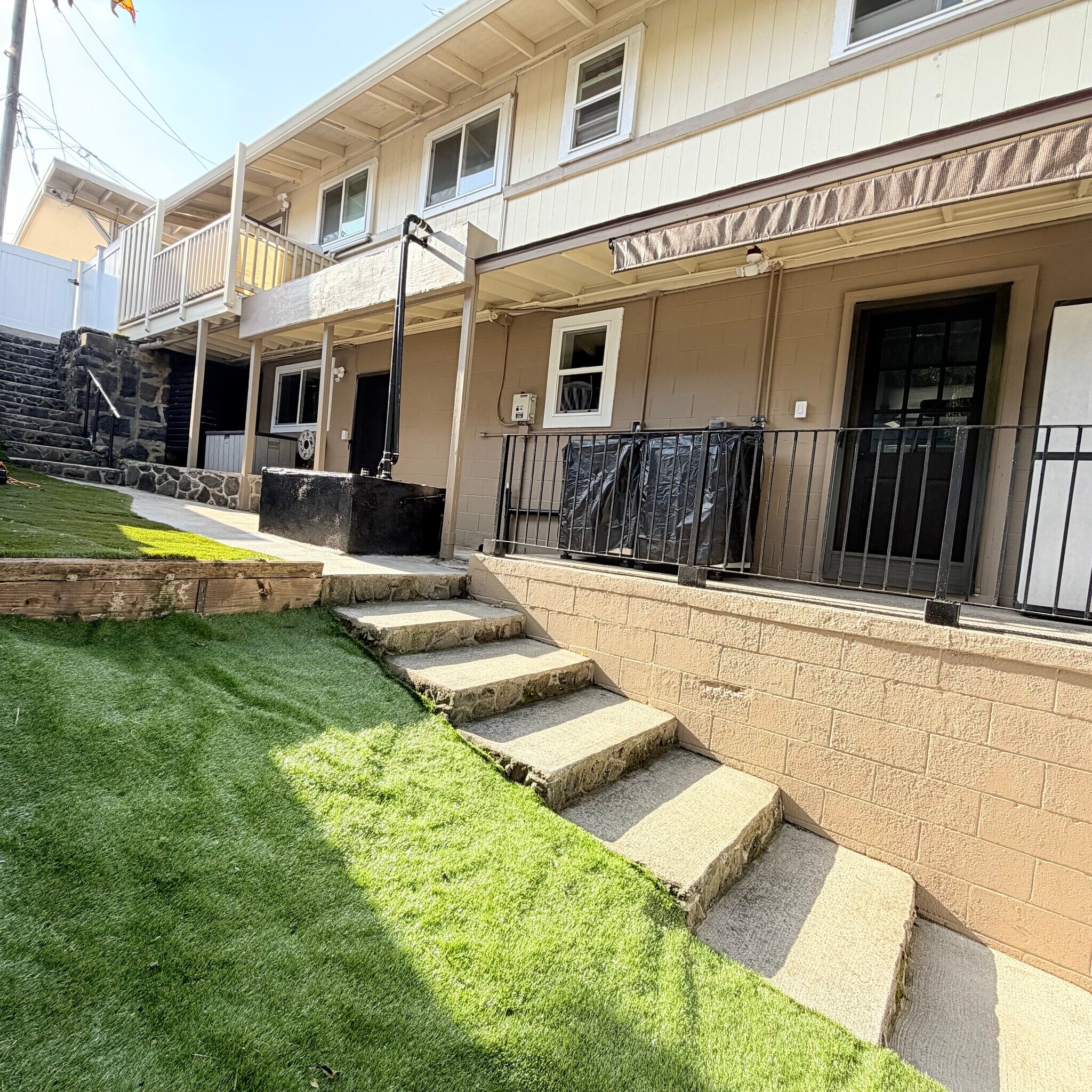 Large outdoor private gated yard with full size washer and dryer and storage shed! - 1739 Kamohoalii St