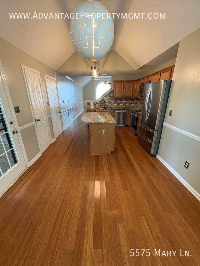 Building Photo - 5575 Mary Ln