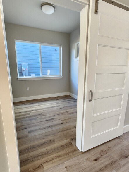 Building Photo - 325 Meriwether Ave