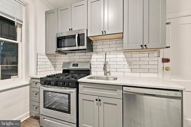 Building Photo - 334 Lombard St