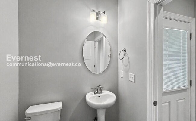 Building Photo - Spacious 3 Bed, 2.5 Bath Home with 2 Car Garage