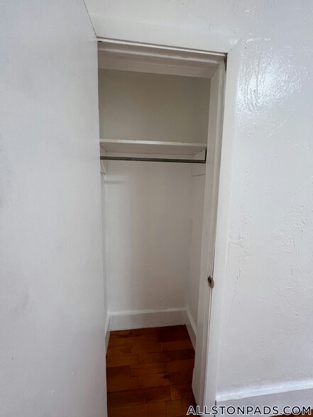 Building Photo - 4 Adella Pl