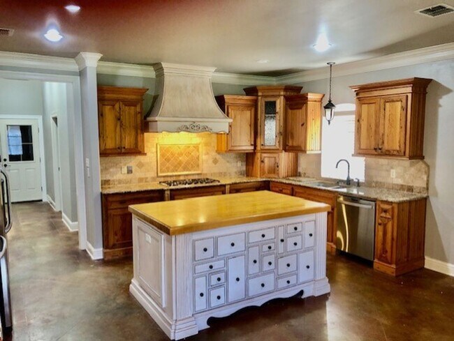 Building Photo - GATED NORRIS FERRY LANDING-BEAUTIFUL 4/2 HOME