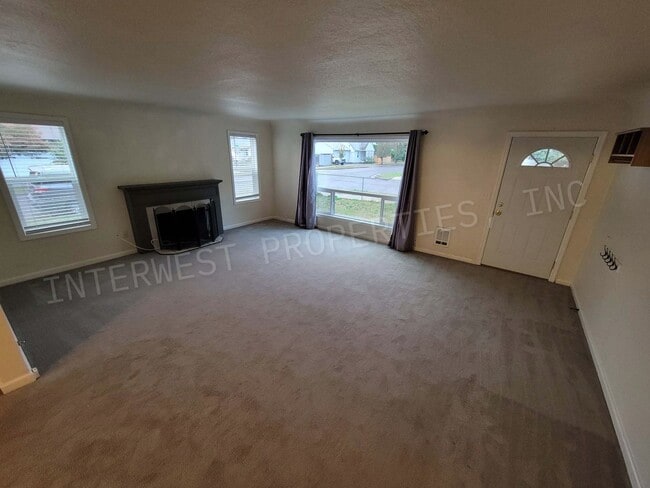 Building Photo - *RENT PROMO* 3+bd 1.5 ba Single Level West...