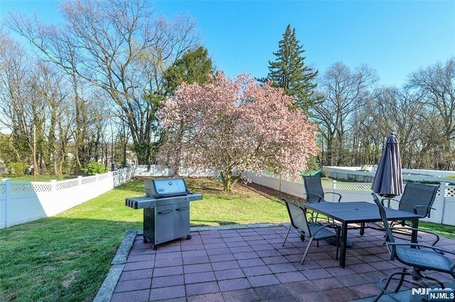 Building Photo - 483 Mt Prospect Ave