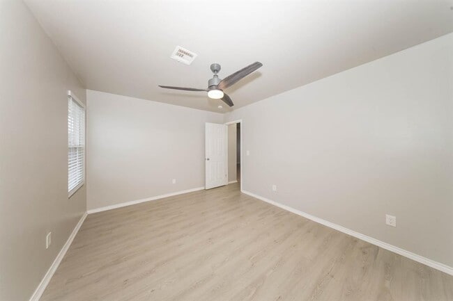 Building Photo - 9601 Evie Dr